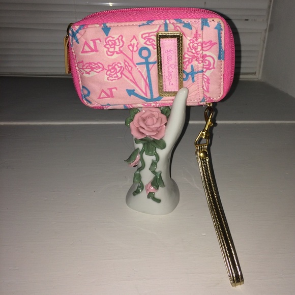 Lilly Pulitzer Accessories - EUC Lilly Pulitzer cell phone/ Id wristlet
